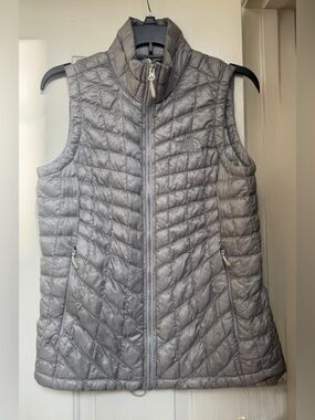 The North Face Women’s Gray Quilted Puffer Thermoball Vest Jacket Packable Small